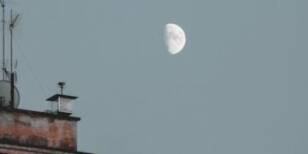 Stargazers Delight: August’s Early Morning Moon Show