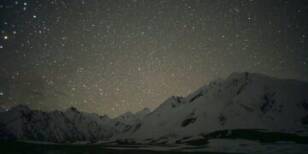 Mesmerizing Night Sky Photos: Witnessing the Spectacular ‘Comet of the Century